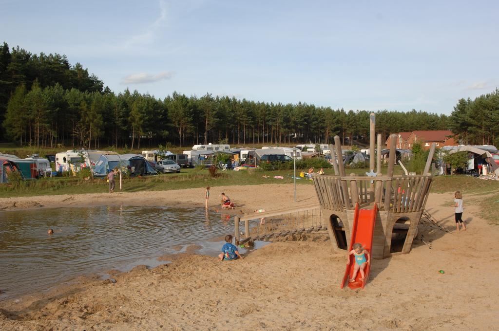 Camping-Und Ferienpark Havelberge Gross Quassow Oda fotoğraf
